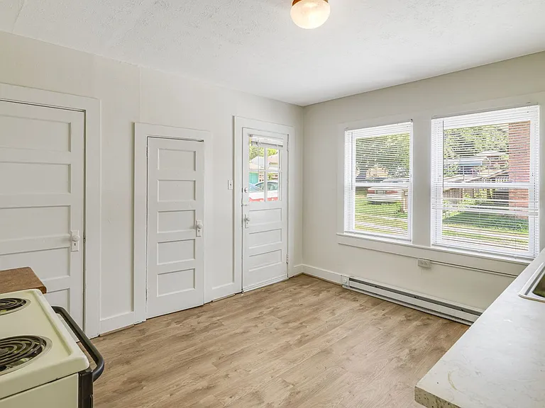303 Dennis St — Photo 12