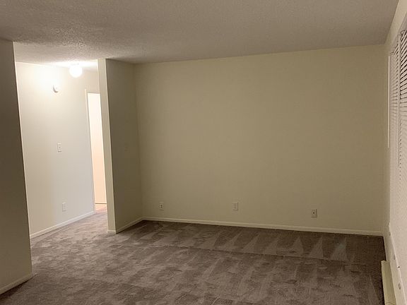 5th image of 301 Muehl Dr #11