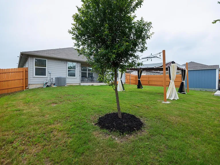 13721 Cantarra Dr — Photo 13