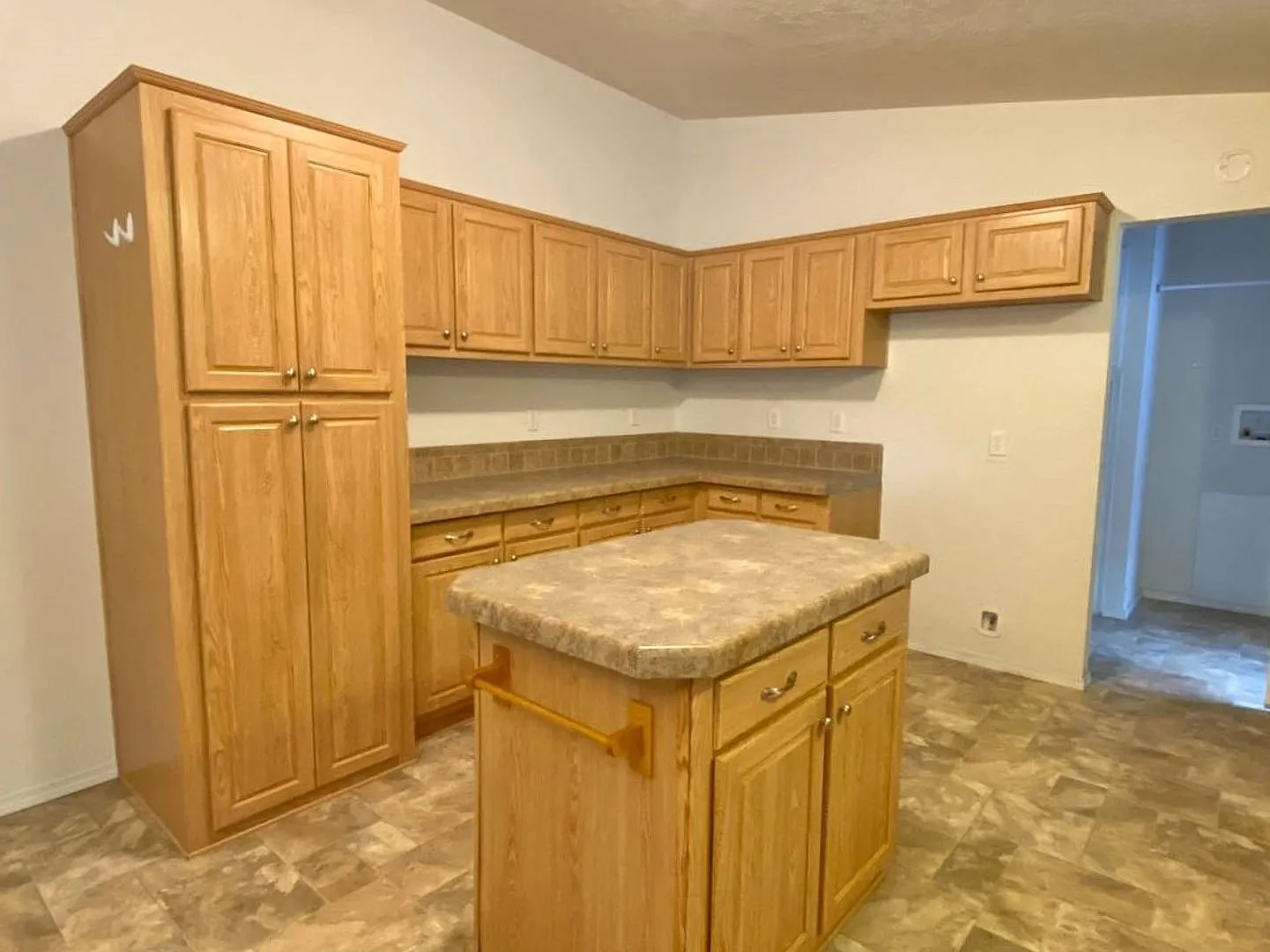 4 Bedroom in a 55+ Community in Winston! — Photo 4