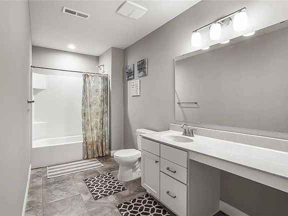 Upper Level Full Bath 1