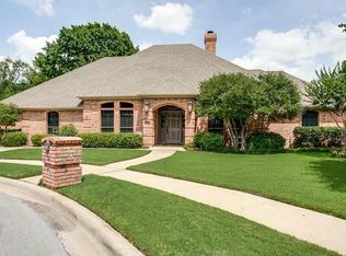 3209 Oak Tree Ln, Grapevine, TX 76051
