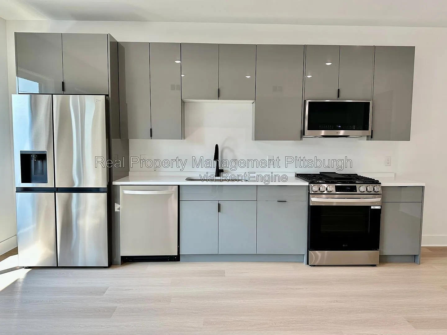 1 bed, 1.5 bath, 1000 sqft, $1,450 — Photo 2