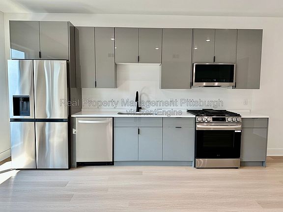 2nd image of 1403 Sarah St Unit 2