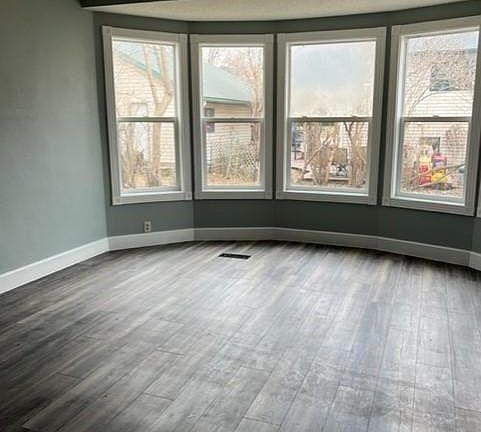 3rd image of 804 5th Ave N