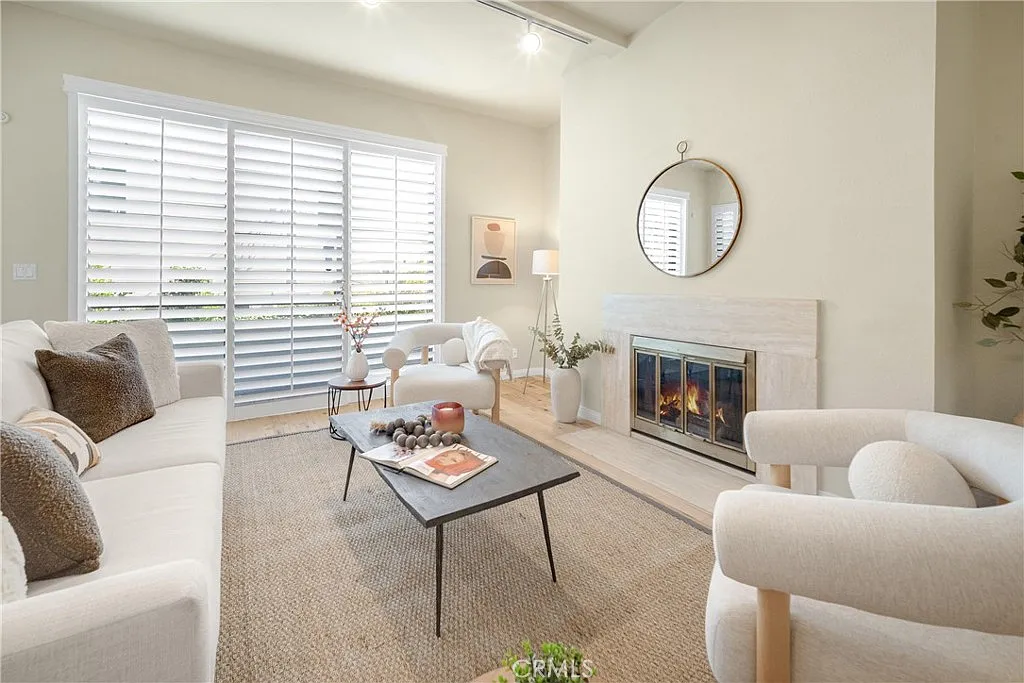 2 bed, 1485 sqft, $4,700 — Photo 2