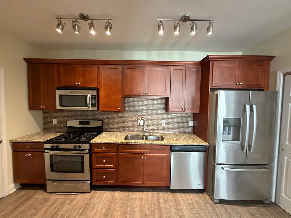 814 Main St #2B