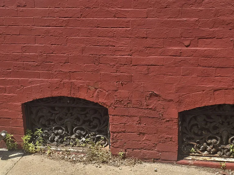 415 W King St — Photo 2