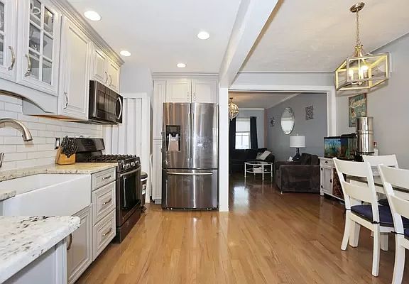 4th image of 2731 E 21st St
