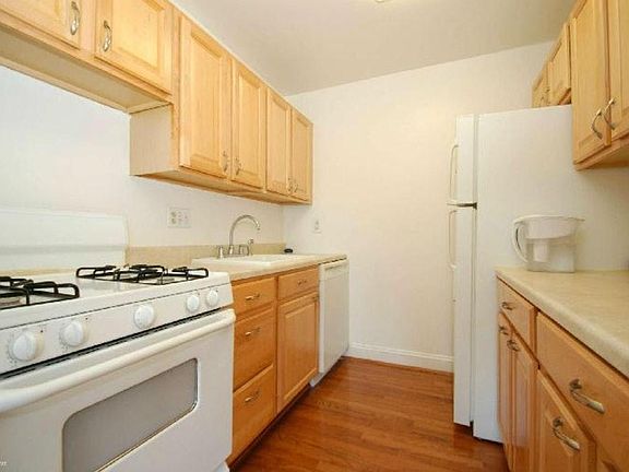 2nd image of 7600 Savannah St APT 301