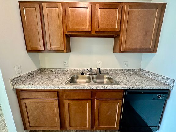 4th image of 504 Saint Johns St #106