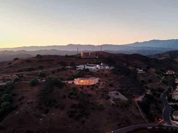 864 Montclair Dr, Santa Paula, CA 93060