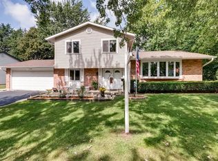 8 Vermont Cir, Bolingbrook, IL