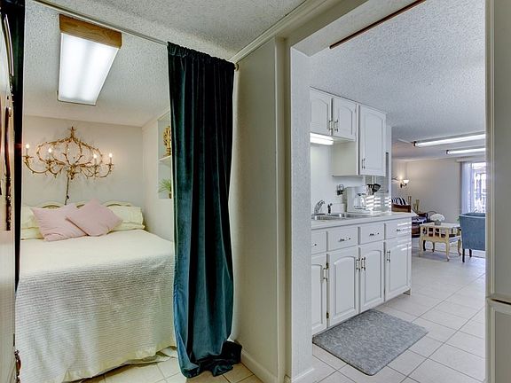 5th image of 105 Chambers Point #33