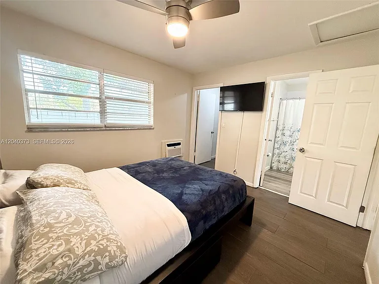 1415 SW 1st St #6 — Photo 8
