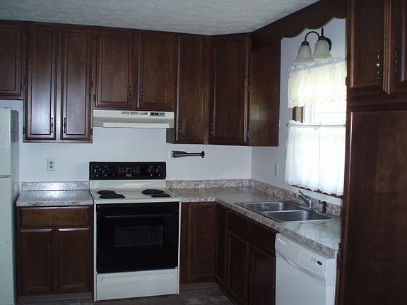 2nd image of 212 Meadowbrook Pkwy E