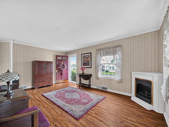 4th image of 1369 W 32nd St