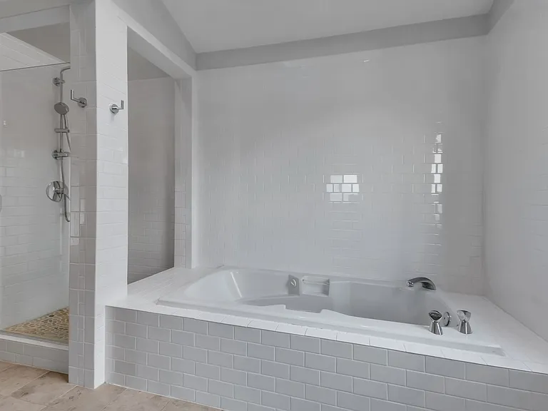 1058 California Ln SW — Photo 31