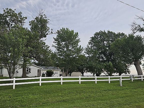 4th image of 1372 W Barrows Rd