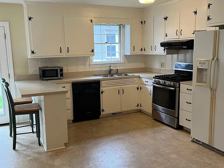 1006 S Kilbourne Rd — Photo 3