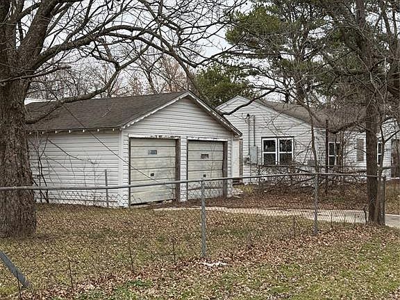 4th image of 1517 S Okfuskee Ave