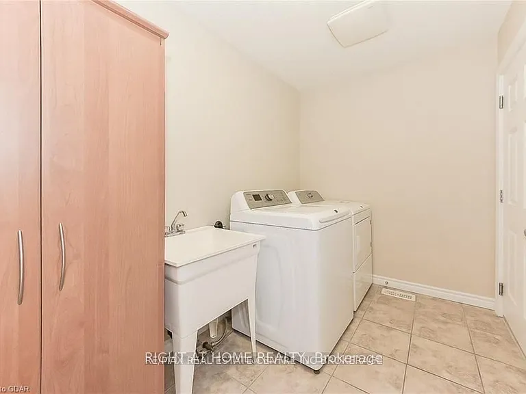 49 Curzon Cres — Photo 19