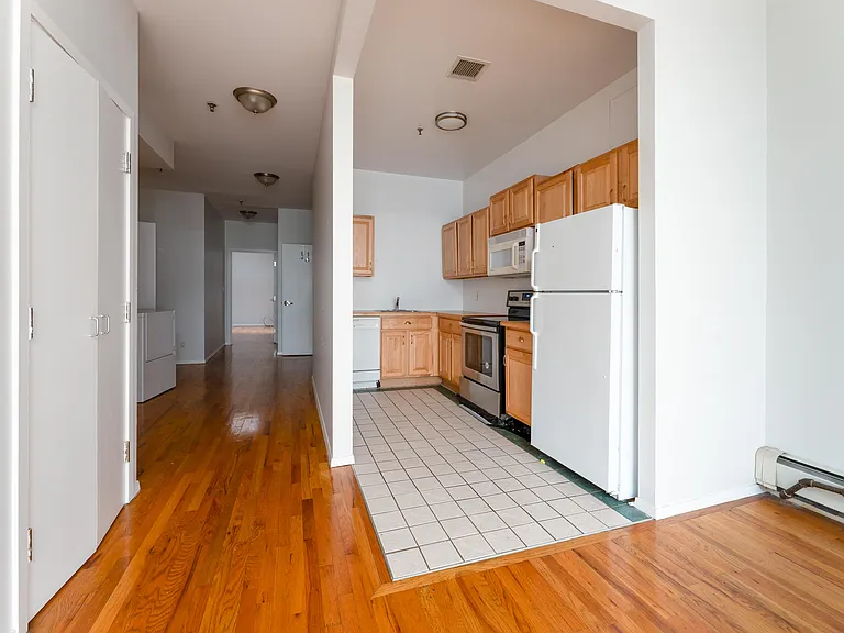 349 6th Ave #2 — Photo 3