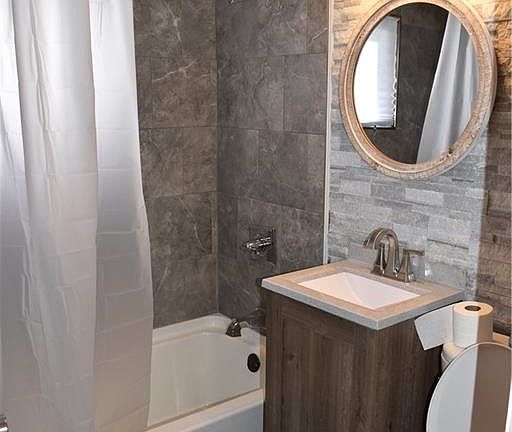 5th image of 4400 Estate Dr #40