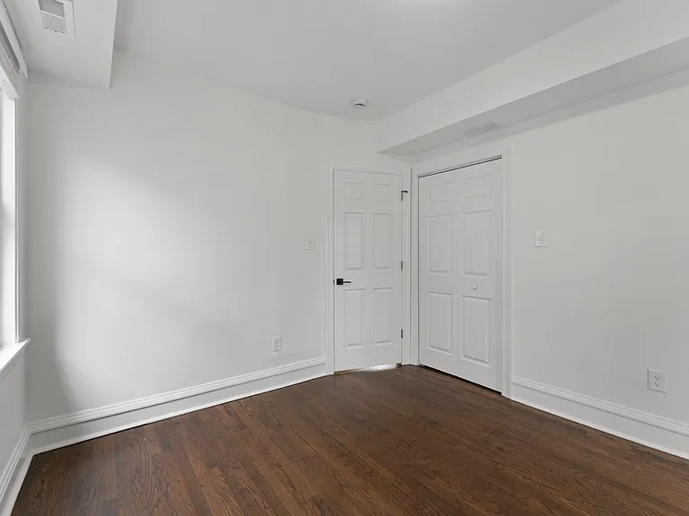 W Cornelia Ave — Photo 15