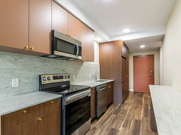 580 Coldstream Dr — Photo 2