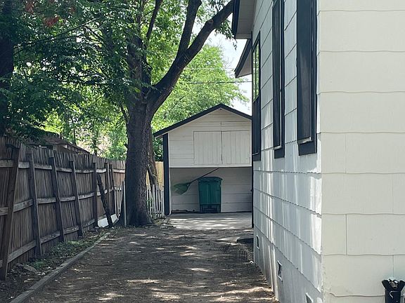 4th image of 1628 Sacramento