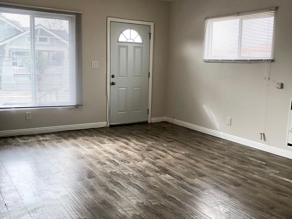 1st image of 2833 Edgehill Dr