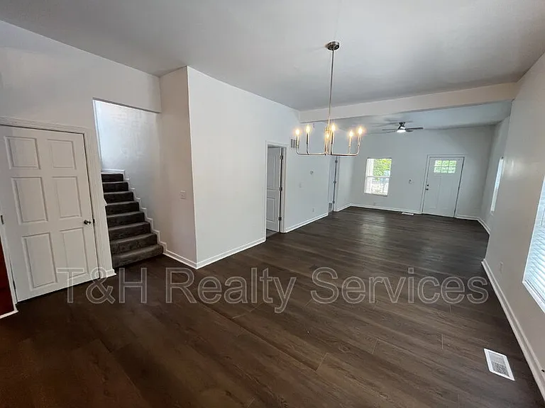 210 N Keystone Ave — Photo 9