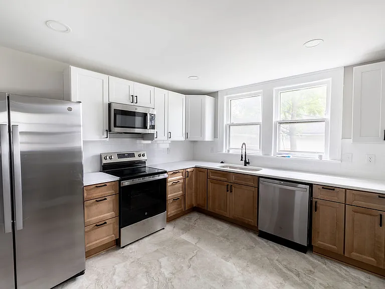 3556 N College Ave — Photo 16