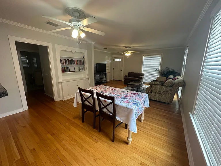 916 Ratcliff St — Photo 3
