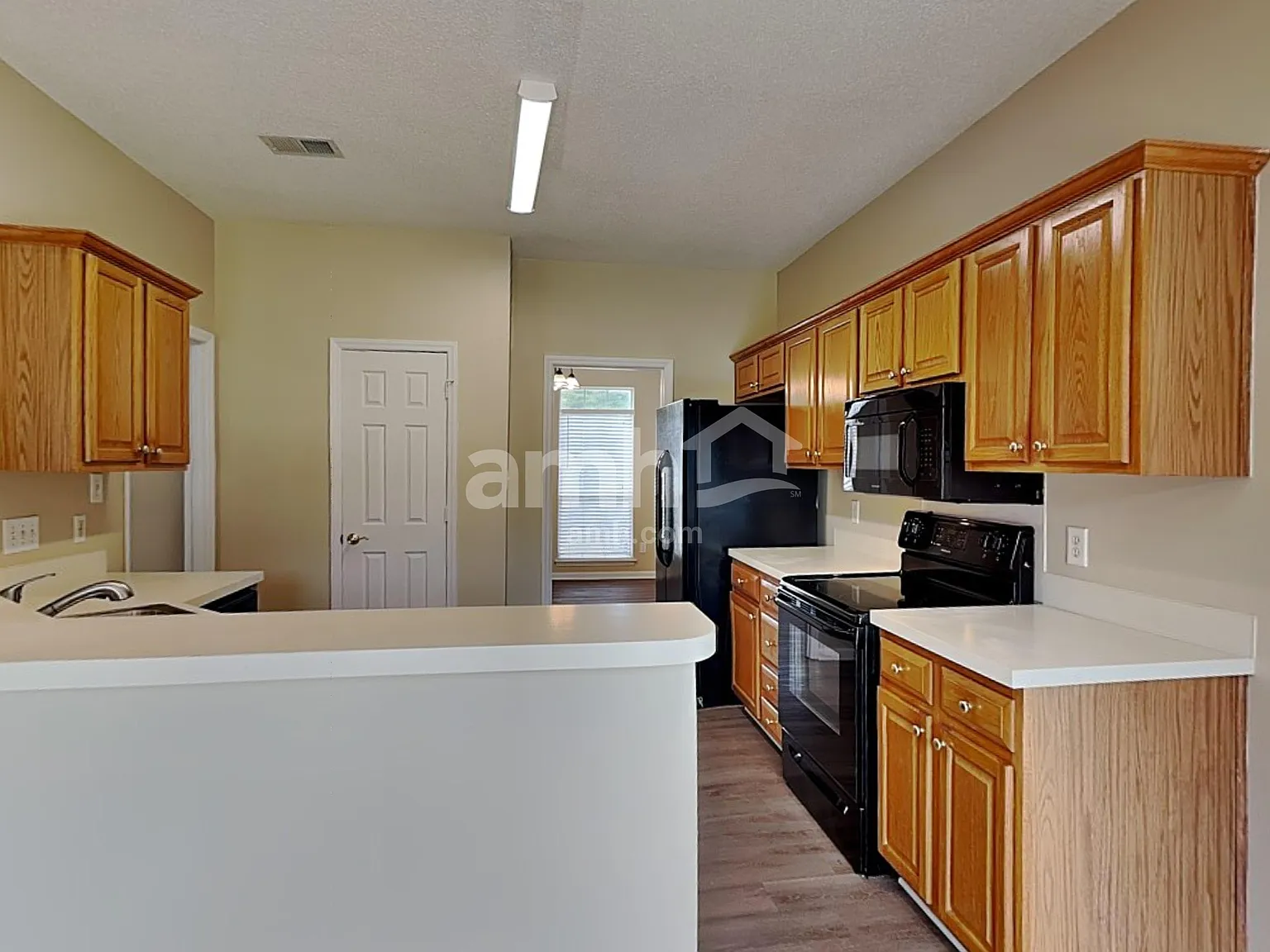 4 bed, 2.5 bath, 1950 sqft, $2,260 — Photo 3
