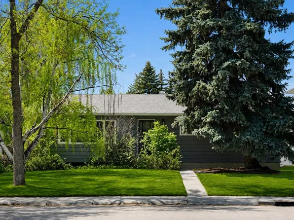 3123 N Brentwood Blvd NW, Calgary, AB T2L 1J9