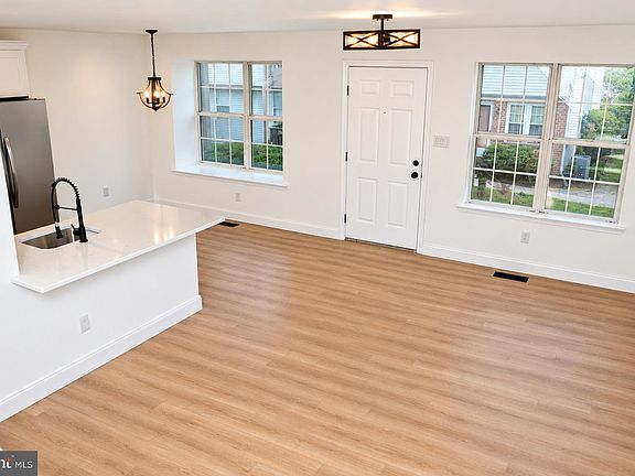 5th image of 307 Wendover Dr