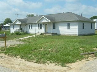 114 Bowen Dr, Marshall, IL 62441