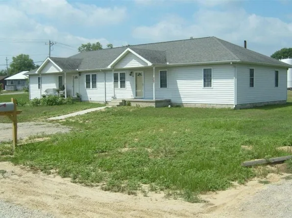 114 Bowen Dr, Marshall, IL 62441