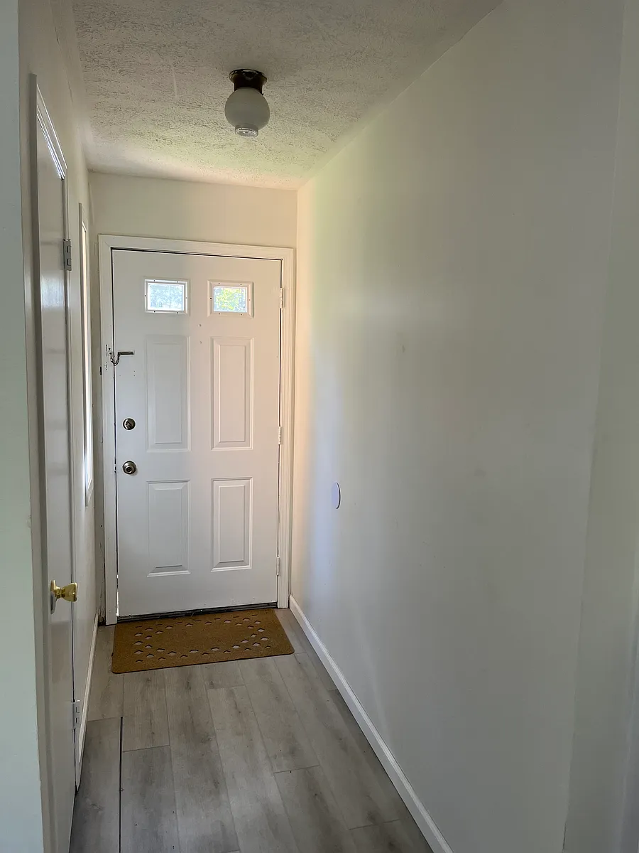 Building Photo - Deerwood Dr