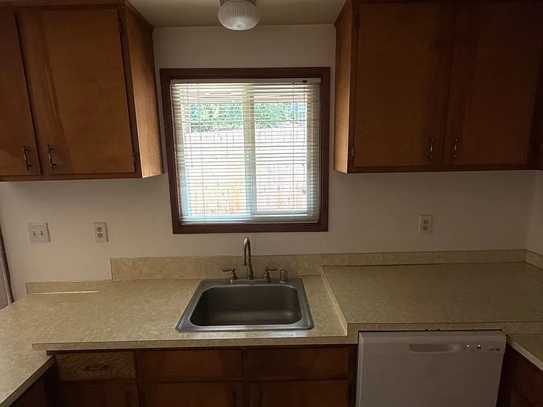 2435 City View St — Photo 7