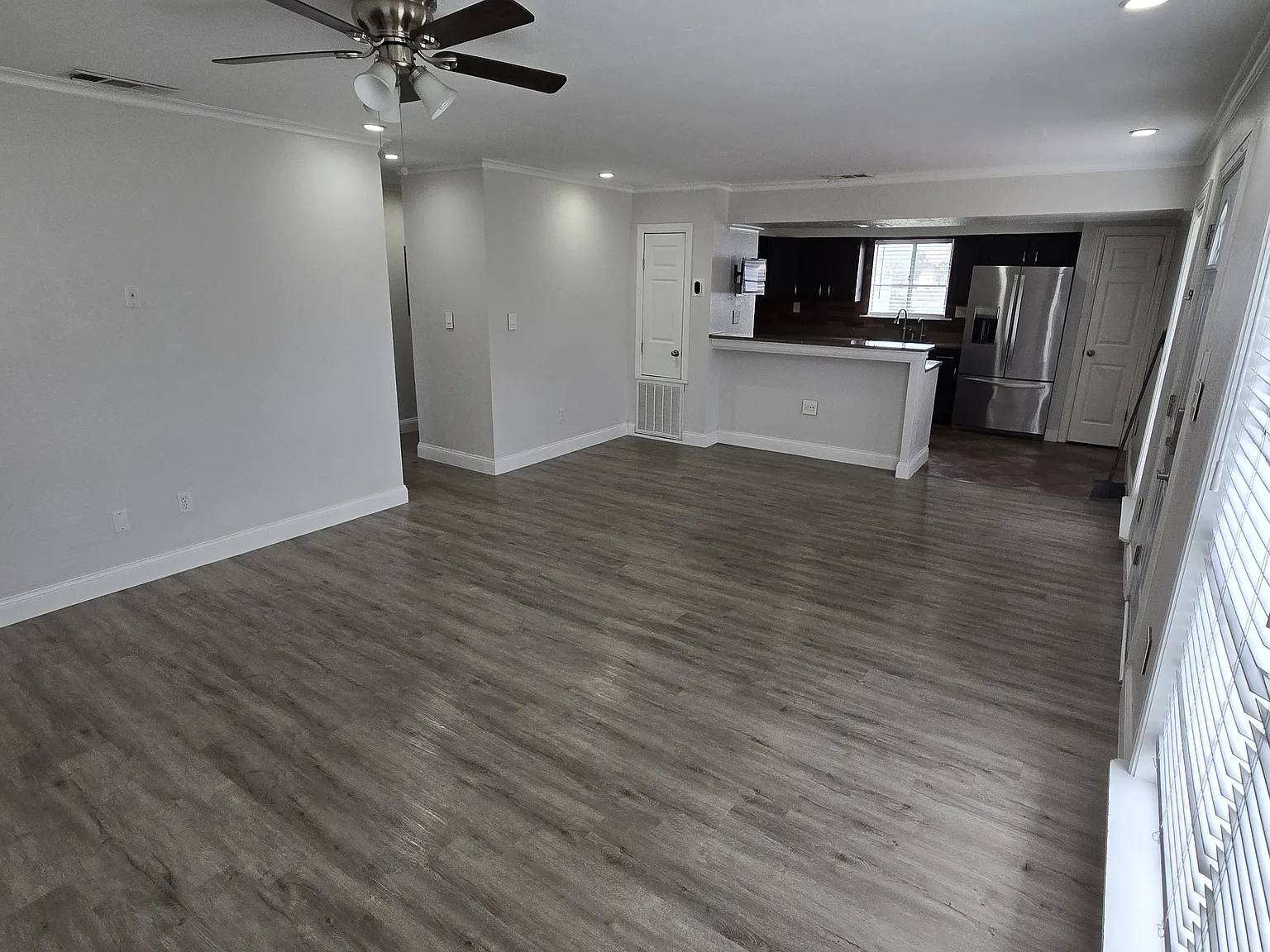 2 bed, 992 sqft, $1,690 — Photo 3