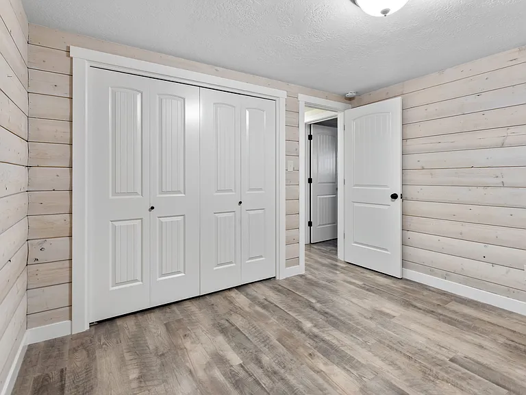 8 N 325 E — Photo 24