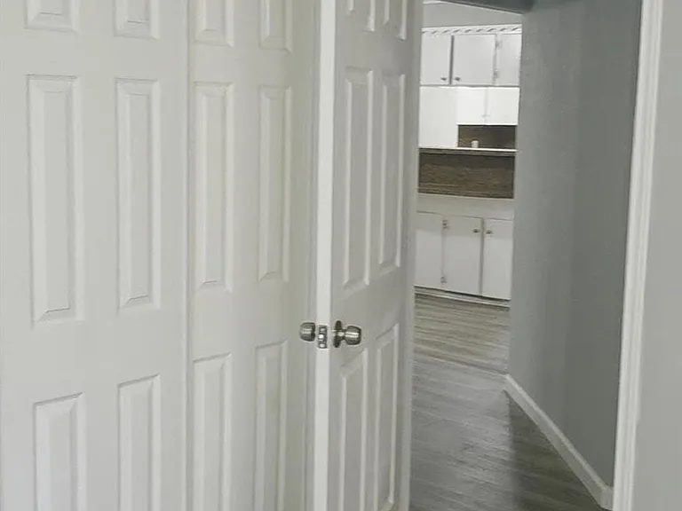 407 E Homan St — Photo 31