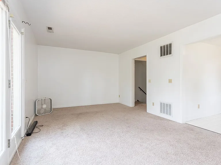 1124 Mountain View Dr — Photo 9