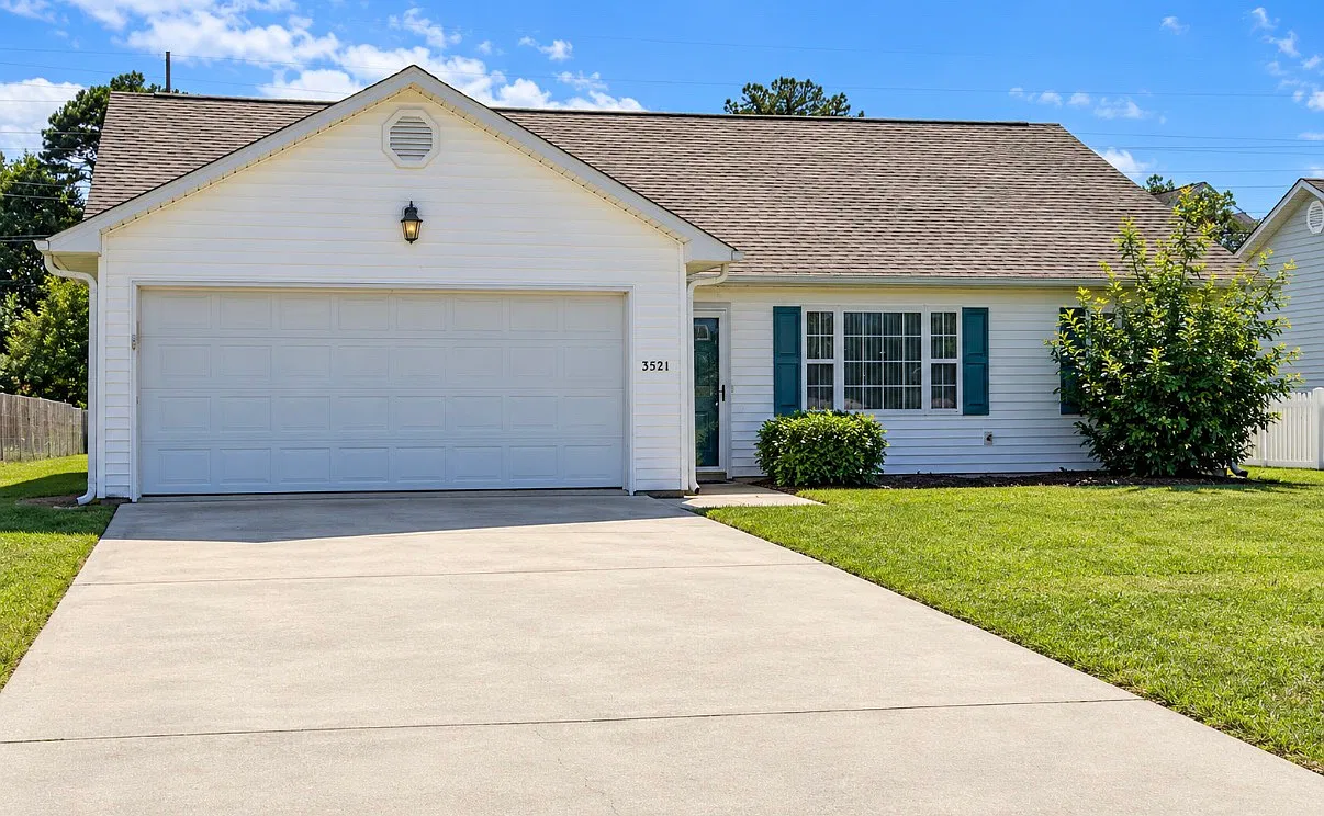 3 bed, 1483 sqft, $2,200 — Photo 1