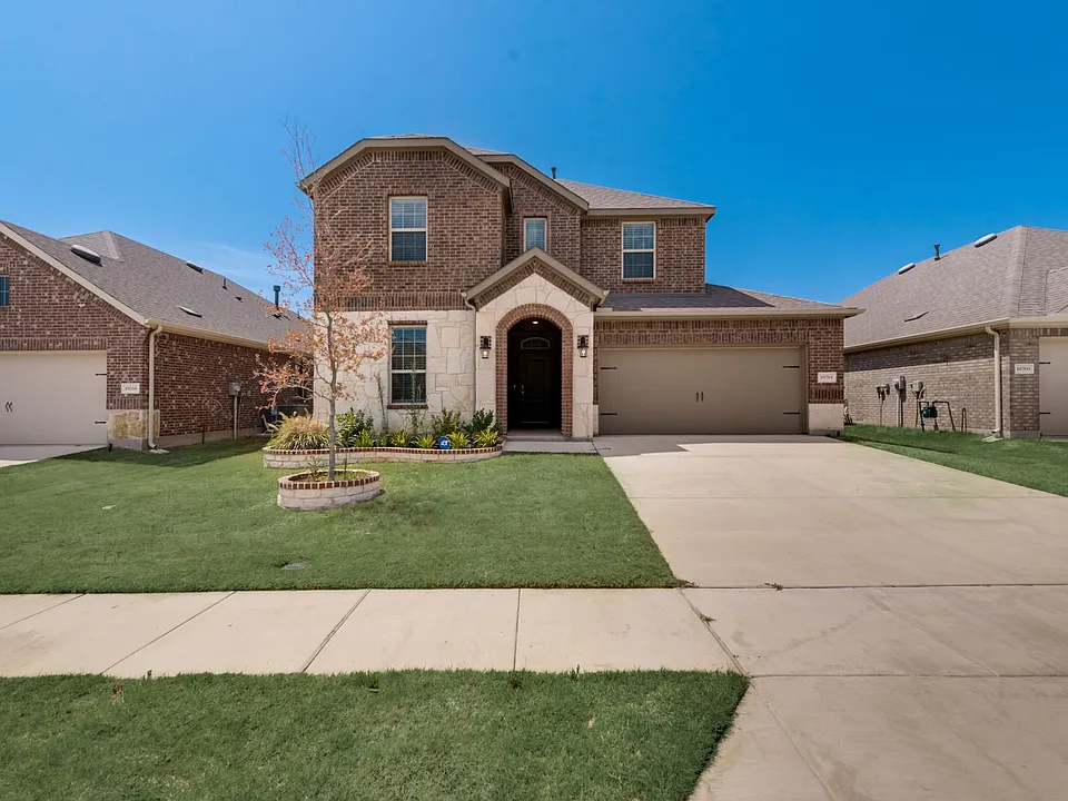 10704 Strike St
