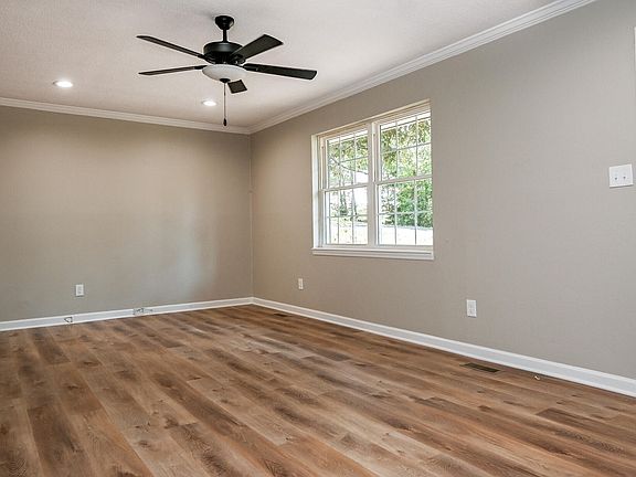 5th image of 3476 Crawford Dr SE