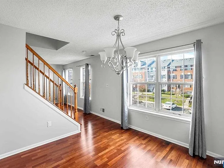 100 Callahan Ct — Photo 11